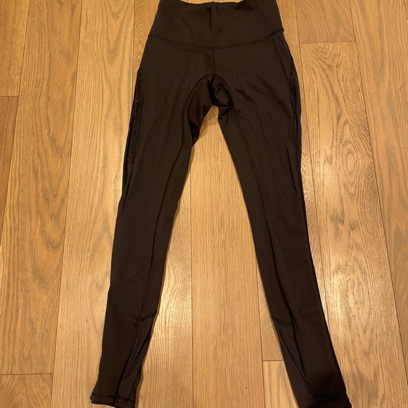 Lululemon black leggings with mesh detailing - Picture 4 of 6